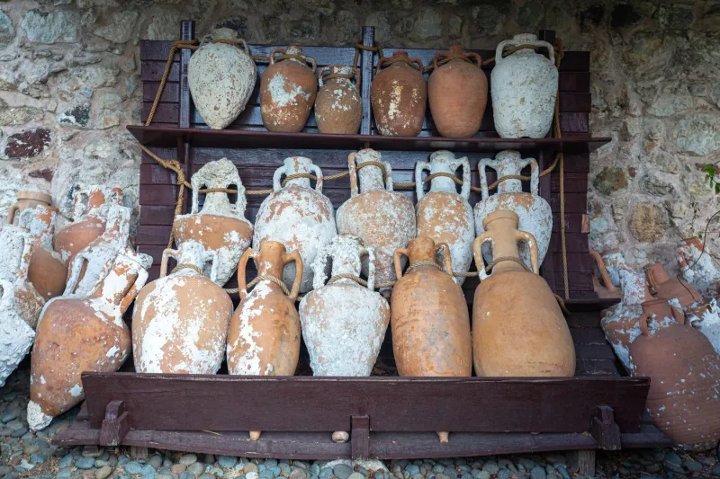 La rinascita dell'argilla: quando l'anfora ridà voce alla terra italiana